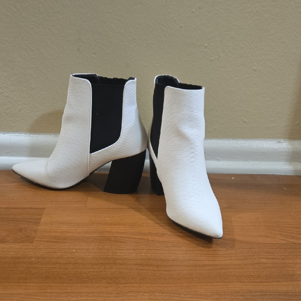Stylish Snake Textueed White and Black Ankle Boots